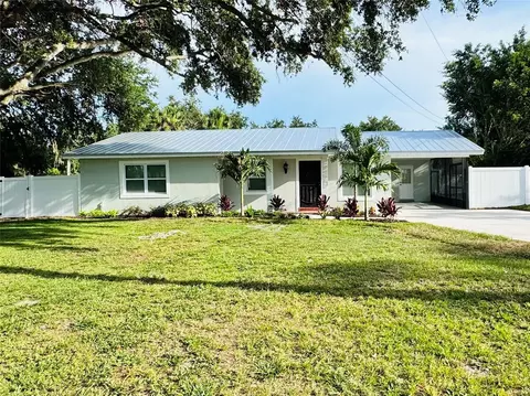 7013 Symmes Rd, Gibsonton, FL 33534