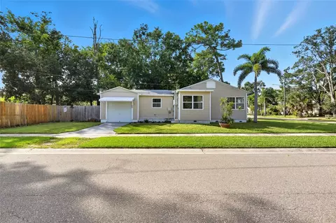 140 SW Lincoln Cir N, Saint Petersburg, FL 33703
