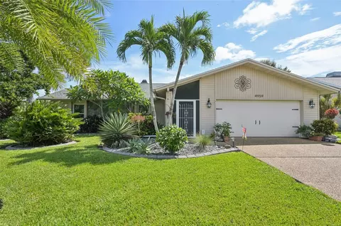 4959 Southern Wood Dr, Sarasota, FL 34241