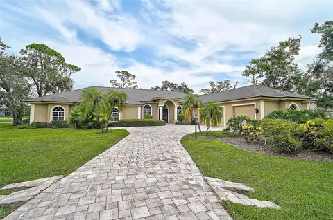 Exterior - 852 Macewen Dr, Osprey, FL 34229 photo 3 of 13