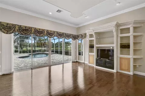 Living - 852 Macewen Dr, Osprey, FL 34229 photo 6 of 8