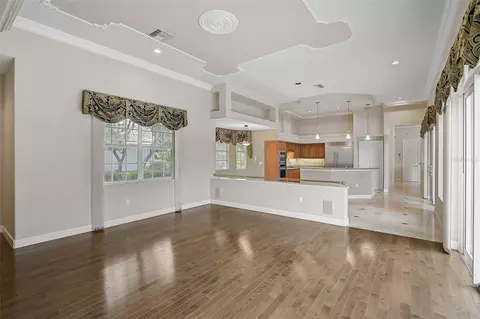 Living - 852 Macewen Dr, Osprey, FL 34229 photo 4 of 8