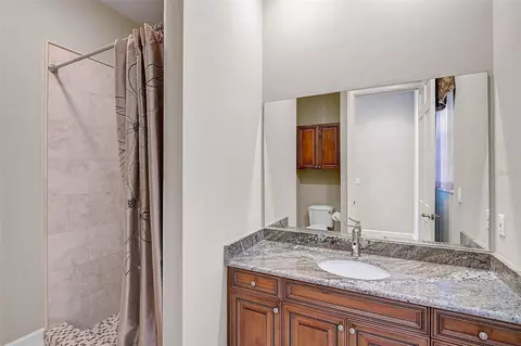 Bath - 852 Macewen Dr, Osprey, FL 34229 photo 7 of 7