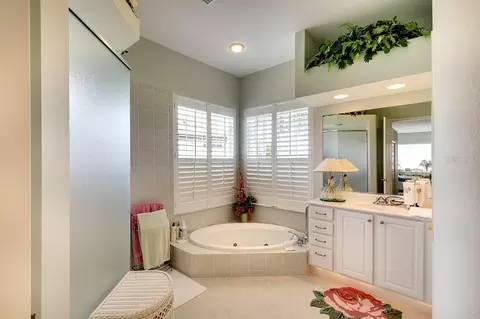 Bath - 6112 90th Avenue Cir E, Parrish, FL 34219 photo 2 of 3