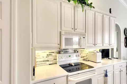 Kitchen - 6112 90th Avenue Cir E, Parrish, FL 34219 photo 3 of 4