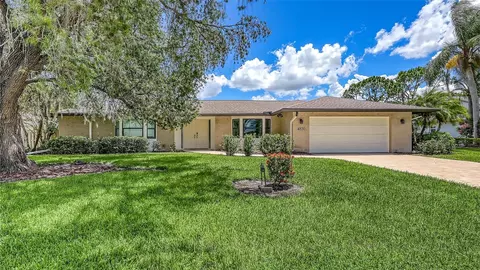 4830 Greywood Ln, Sarasota, FL 34235