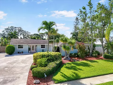 1017 Estremadura Dr, Bradenton, FL 34209