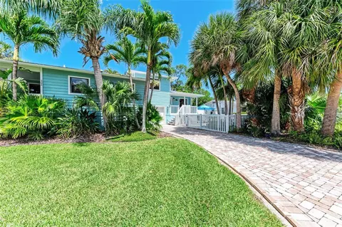 304 74th St #B, Holmes Beach, FL 34217