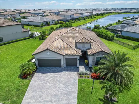 15710 White Linen Dr, Bradenton, FL 34211