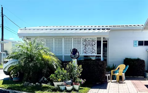 132 S Park Dr, Venice, FL 34285