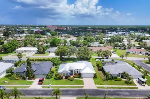 404 Bayside Ln, Nokomis, FL 34275
