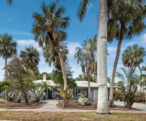 153 N Adams Dr, Sarasota, FL 34236
