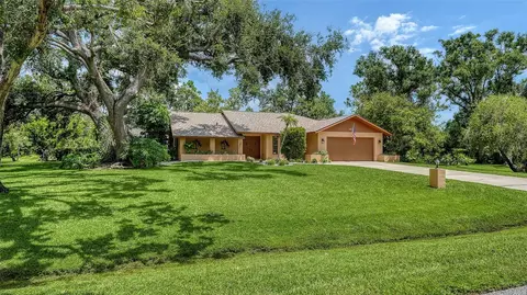 5879 Ravenwood Dr, Sarasota, FL 34243