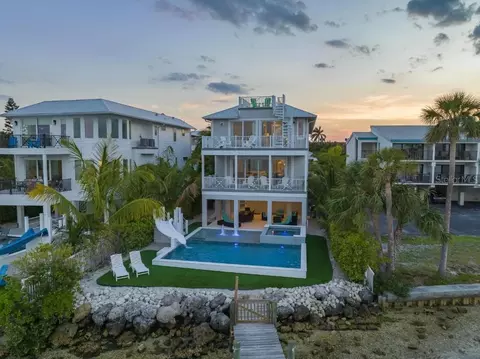 112 11th St S, Bradenton Beach, FL 34217