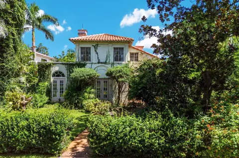 457 Woodland Dr, Sarasota, FL 34234