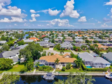 4712 Compass Dr, Bradenton, FL 34208