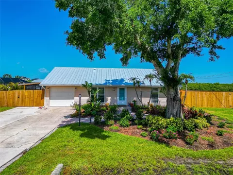 2306 41st St E, Bradenton, FL 34208