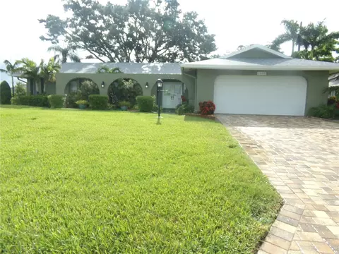 1315 72nd St W, Bradenton, FL 34209
