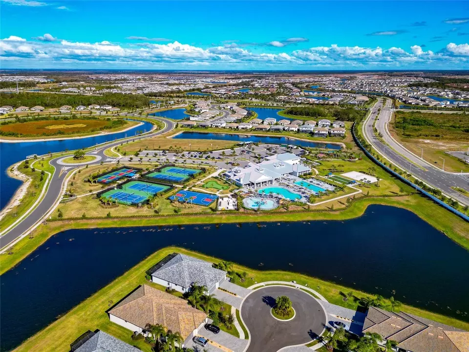View/Area - 15114 Misty Water Xing, Bradenton, FL 34211 photo 10 of 12