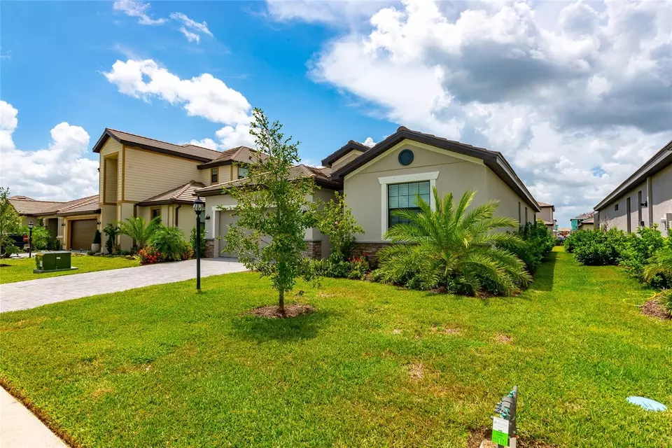 Exterior - 15114 Misty Water Xing, Bradenton, FL 34211 photo 9 of 17