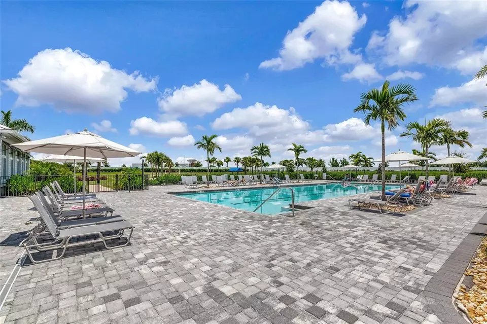 Exterior - 15114 Misty Water Xing, Bradenton, FL 34211 photo 10 of 17