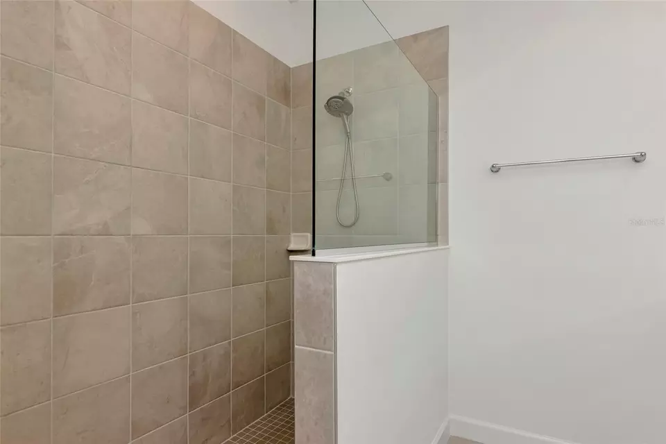 Bath - 15114 Misty Water Xing, Bradenton, FL 34211 photo 5 of 5