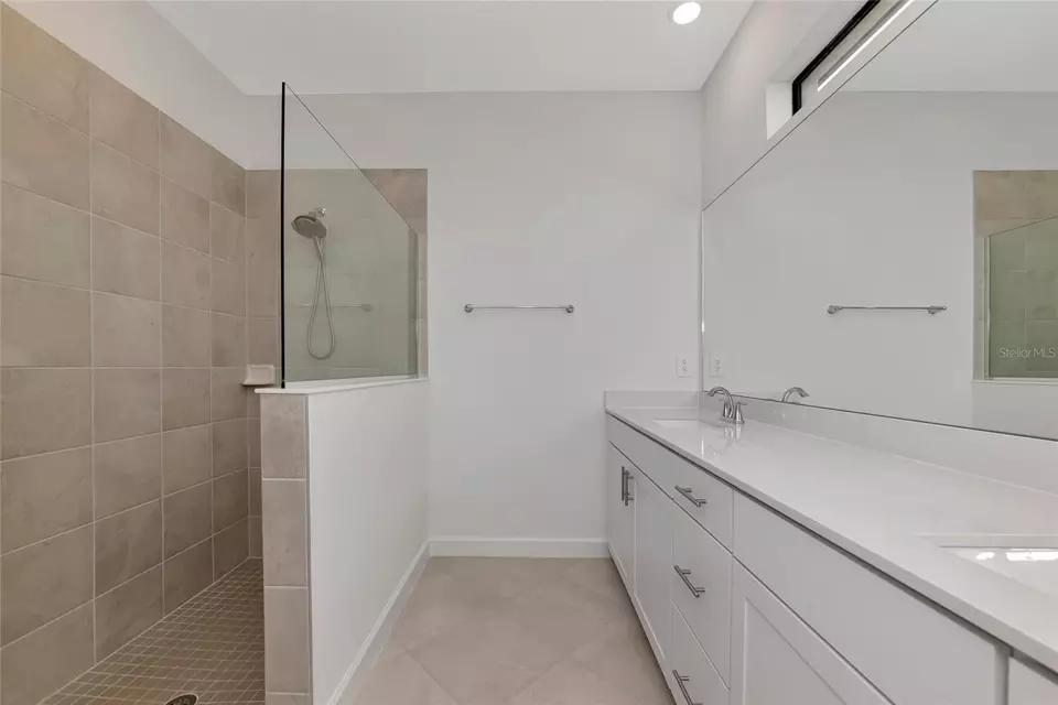Bath - 15114 Misty Water Xing, Bradenton, FL 34211 photo 4 of 5