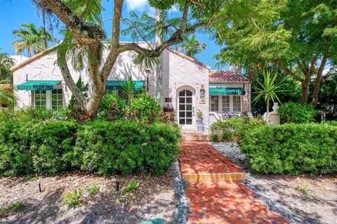 3838 Flores Ave, Sarasota, FL 34239