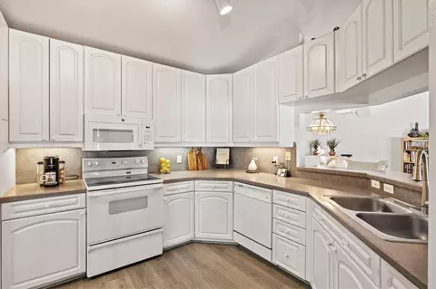 Kitchen - 5128 18th Ln E, Bradenton, FL 34203 photo 1 of 3