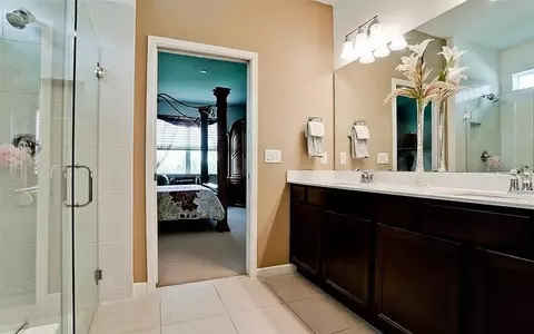 Bath - 8760 Ocean Tides Cv, Parrish, FL 34219 photo 4 of 5