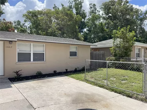 1007 8th St W, Bradenton, FL 34205