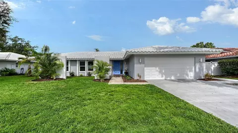 2852 Captiva Dr, Sarasota, FL 34231