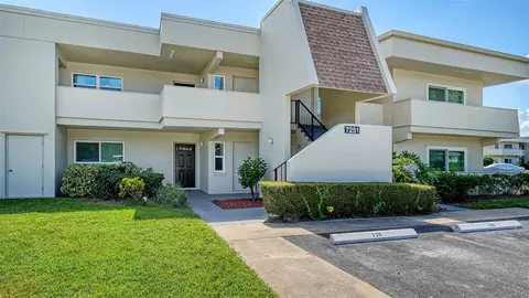 7251 W Country Club Dr N #226, Sarasota, FL 34243