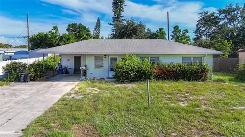 2215 N Wellesley Dr, Bradenton, FL 34207