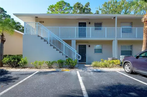 924 La Costa Cir #8, Sarasota, FL 34237