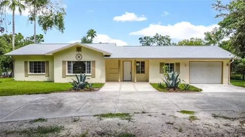 1311 15th St E, Bradenton, FL 34208