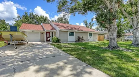 3963 Palau Dr, Sarasota, FL 34241