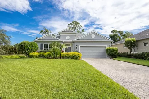 3803 Woodcliff Lake Ter, Sarasota, FL 34243