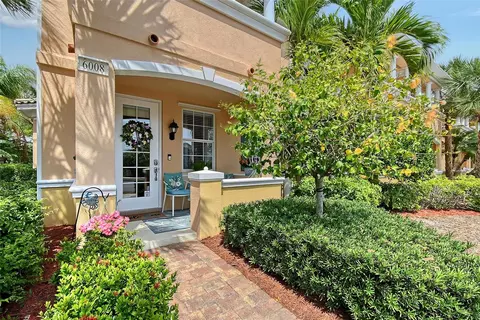 6008 Madrano Dr, Sarasota, FL 34232