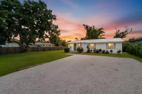 841 Hand Ave, Sarasota, FL 34232