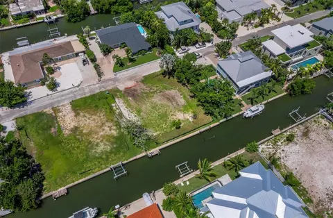 570 De Narvaez Dr, Longboat Key, FL 34228 photo 2