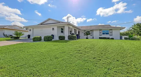 6717 Roxbury Dr, Sarasota, FL 34231