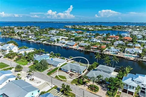 517 68th St, Holmes Beach, FL 34217
