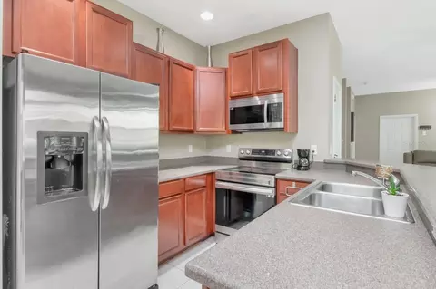 Kitchen - 8880 Moonlit Meadows Loop, Riverview, FL 33578 photo 3 of 4