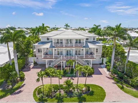525 72nd St, Holmes Beach, FL 34217