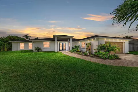 668 Key Royale Dr, Holmes Beach, FL 34217