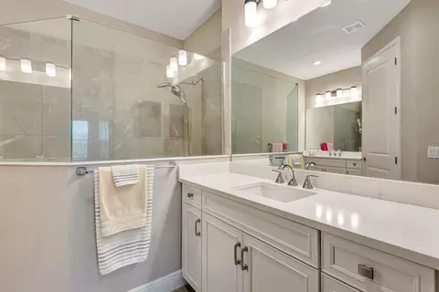 Bath - 4842 Willow Bend Ave, Parrish, FL 34219 photo 4 of 4