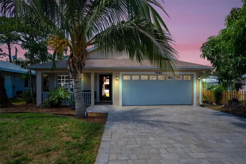 1877 Vamo Dr, Sarasota, FL 34231