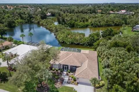 498 Lake Of The Woods Dr, Venice, FL 34293