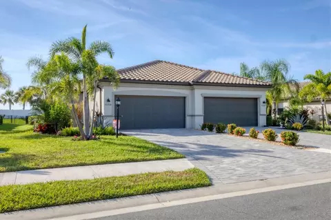 16008 Sunny Day Dr, Bradenton, FL 34211